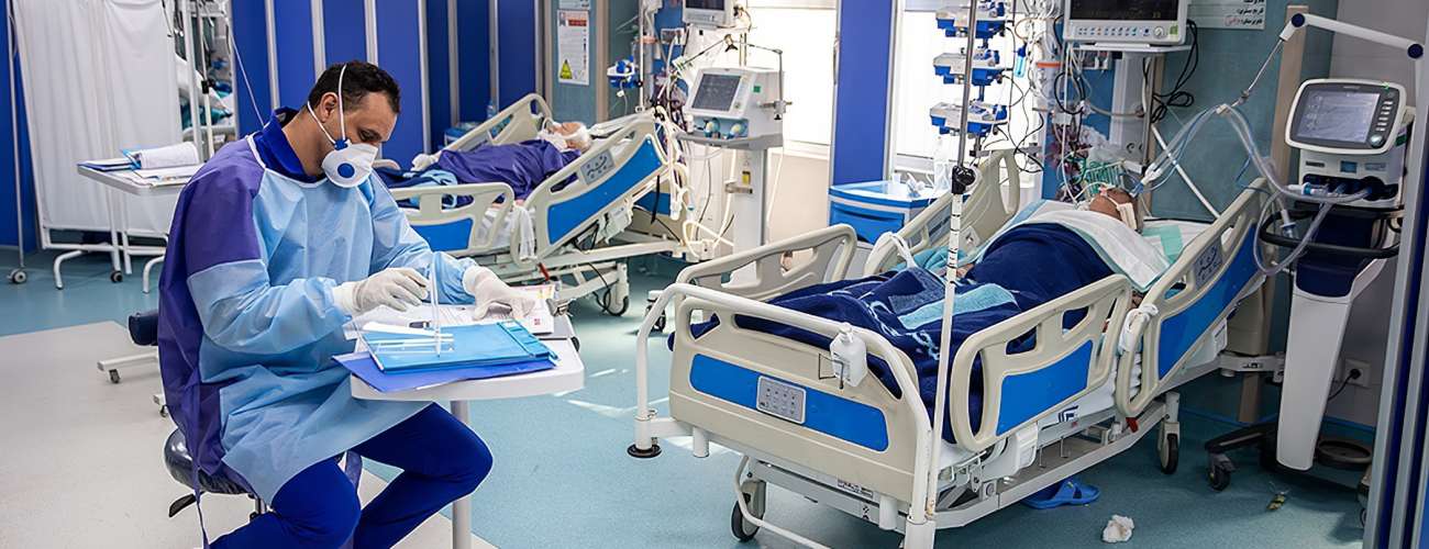 Pacjent pod respiratorem ze zdiagnozowanym koronawirusem